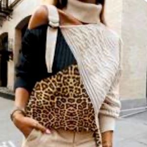🆕Animal print beige turtle neck sexy woman sweater